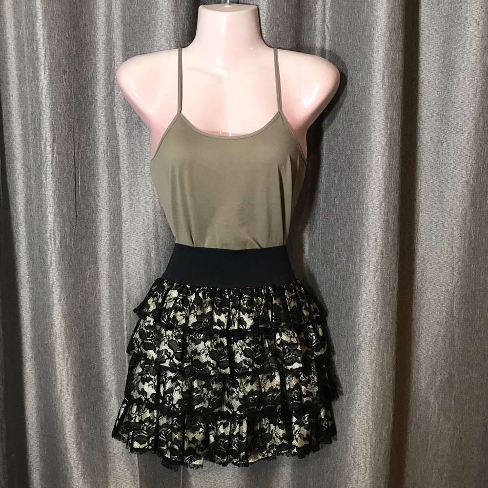 Black Laced Floral Eastic Ruffles Skirt Katia